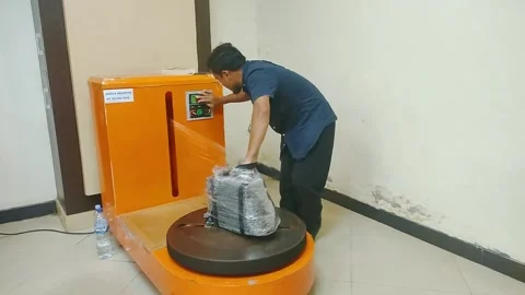 Wrapping baggage Stock Footage 225598615