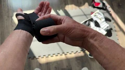 Wrapping hands for boxing gloves 库存影片 312105275