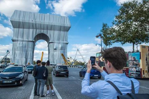 Wrapping of landmark Arc de Triomphe monument in Paris, France - 16 Sep 2021 Stock Photos