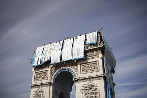 Wrapping of landmark Arc de Triomphe monument in Paris, France - 12 Sep 2021 Stock Photos