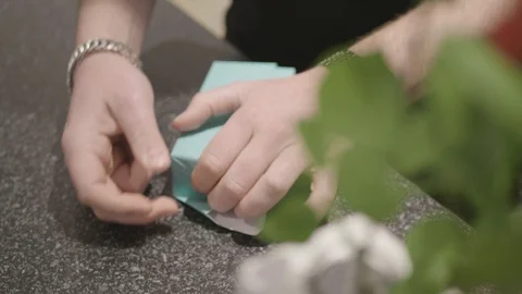 Wrapping a parfum gift. Video stock 91780013