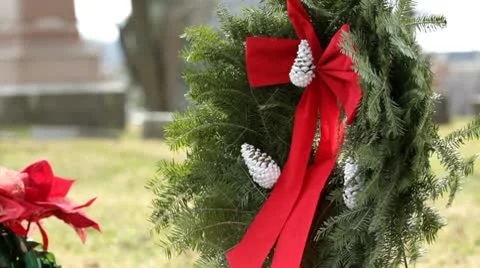 Wreath in cemetery close up Video stock 10580220