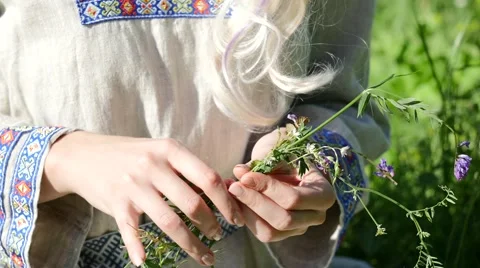 Wreath making Stock Footage 55765710