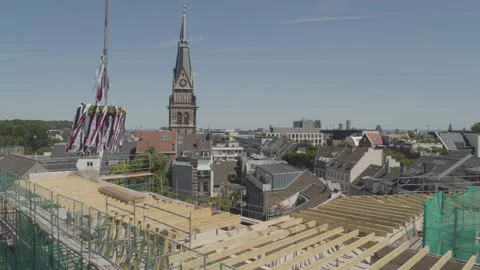 Wreath over a construction building. Stock-Footage 133790278