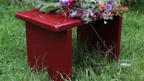 Wreath of wild flowers in spring Video stock 83397508