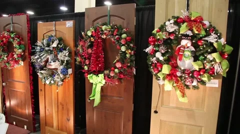 Wreaths push in Stock Footage 45733940