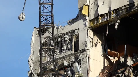 Wrecking ball low Vídeos de archivo 38376973