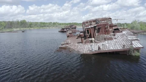 Wrecks in the Chernobyl Exclusion Zone. Vídeo Stock 155243289