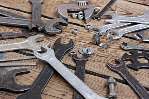 Wrenches on a timber floor. Foto stock