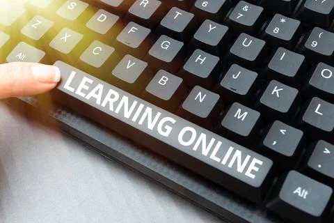 Writing displaying text Learning Online. Word Written on Learn something new Fotos de archivo