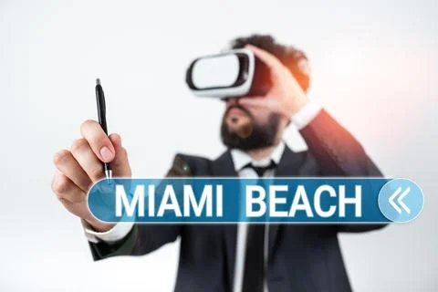 Writing displaying text Miami Beach. Business concept the coastal resort city in 스톡 사진