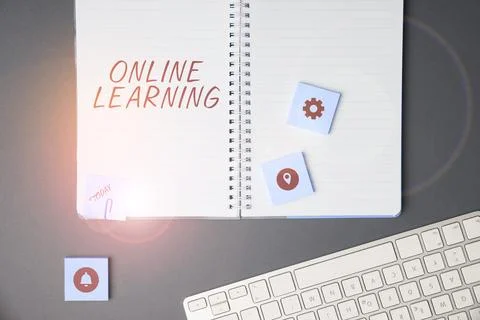 Writing displaying text Online Learning. Word Written on Larning with the Fotos de archivo