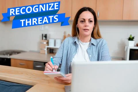 Writing displaying text Recognize Threats. Business overview potential to cause Foto stock