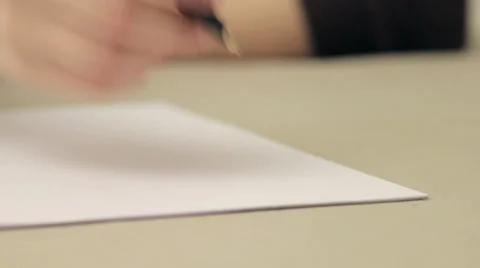 Writing a letter Vídeos de archivo 35326877