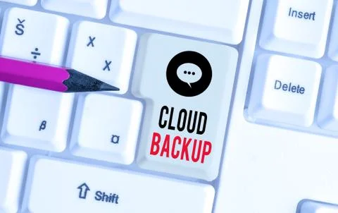 Writing note showing Cloud Backup. Business photo showcasing enable customers to Foto stock