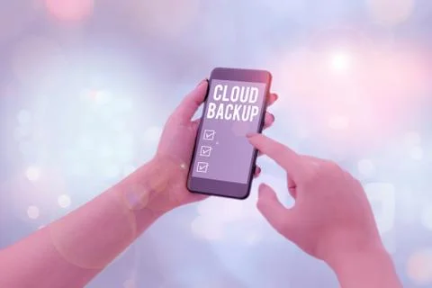 Writing note showing Cloud Backup. Business photo showcasing enable customers to Foto stock