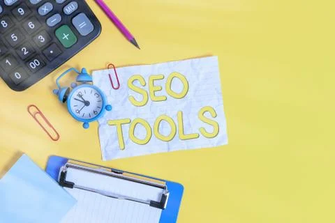 Writing note showing Seo Tools. Business photo showcasing process of affecting Foto stock