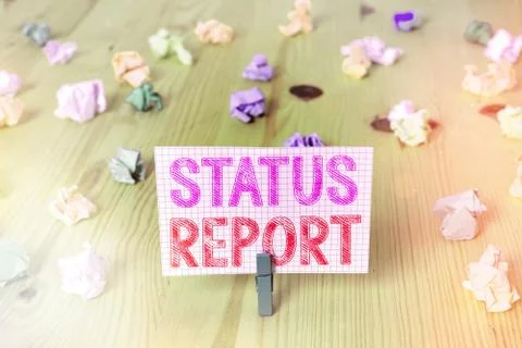 Writing note showing Status Report. Business photo showcasing summarizes the Foto stock