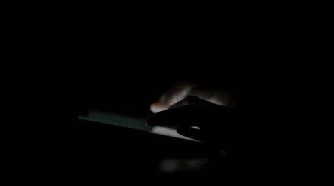 Writing sms/email on tablet 库存影片 29229037