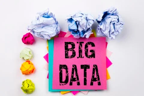 Writing text showing Big Data written on sticky note in office with screw pap Stockfoto's