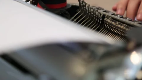 Writing on a Typewriter Close Up 動画素材 338028402