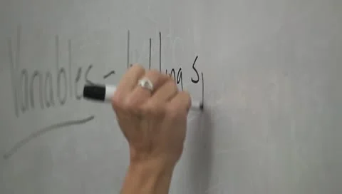 Writing on whiteboard Vídeos de archivo 10716175