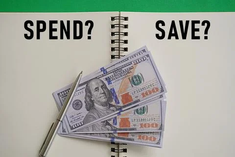Written note SPEND SAVE. Financial concept. Build a habit of saving money Fotos de archivo