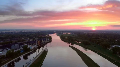 Wrocław Odra River Sunset / 4K Drone Video Stock-Footage 89588073