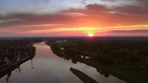 Wrocław Odra River Sunset / 4K Drone Video Stock-Footage 89588271