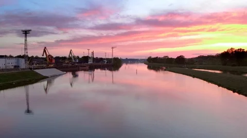 Wrocław Odra River Sunset / 4K Drone Video Stock-Footage 89588401