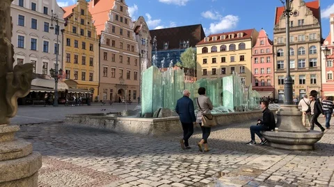 Wroclaw, Poland - Main Square (Rynek) Dolly Shot, Zdroj Fountain, 4K 스톡 동영상 89624748