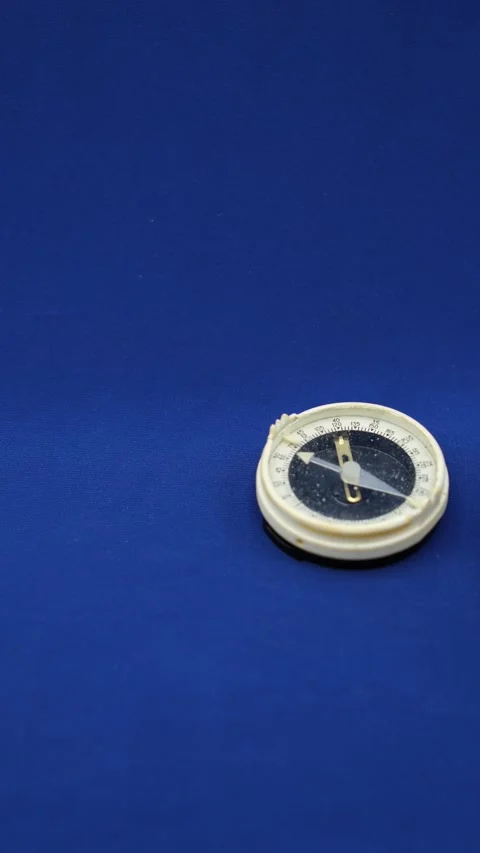 Wrong Compass. Needle of the Compass Swings Uncontrollably. Vídeo Stock 328348985