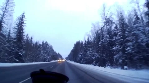 Wrong-way Lexus causes crash on R-23 highway in Luga, Russia Vídeos de archivo 329011992