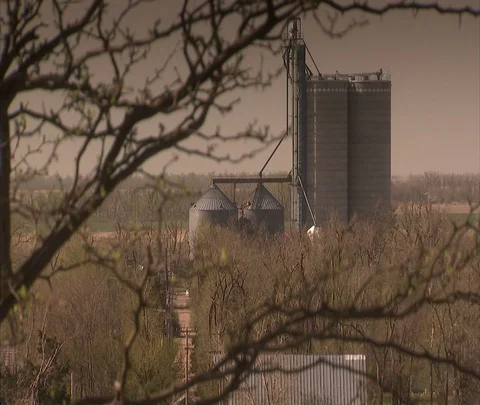 WS of grain silos and storage bins on farm Stock Footage 86748607