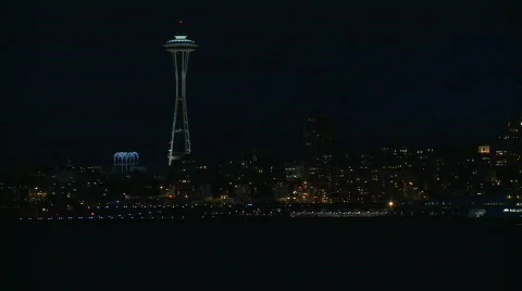 WS Seattle Space Needle, Skyline and ferry NIGHT Stockbeeldmateriaal 685019