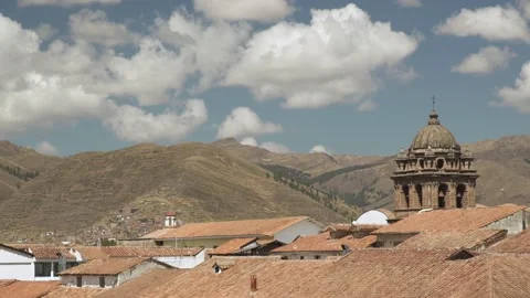 WS,View of rooftops and mountains, Cusco, Peru Video stock 130428028