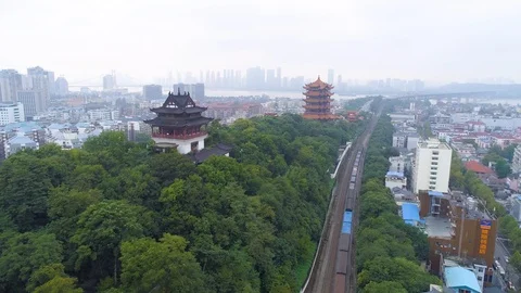 WUHAN, CHINA - MAY 2, 2017: red gate bell temple park day yellow crane aerial 스톡 동영상 86860286