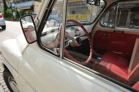  Wunderschöner, restaurierter Oldtimer, Kultauto aus Italien. *** Beautifu.. Stock Photos