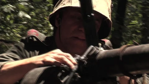 WW1 1918 German Soldier Loading Machine Gun - Staged Combat Recreation Vídeo Stock 173137817