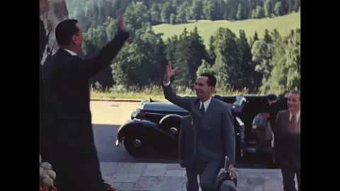WW2 - Joseph Goebbels greets NSDAP member at Berghof Vidéo 113042886