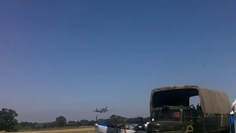 WW2 Spitfire flying low over airfield, handheld. 動画素材 91646114