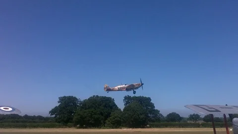 WW2 Spitfire taking off, handheld. 動画素材 91646389
