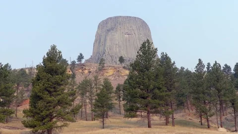 Wyoming, Devils Tower  A zoom in on Devils Tower with trees in the foregroun Stock Footage 160566716
