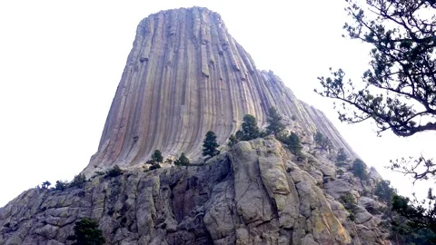 Wyoming, Devils Tower  A zoom out on Devils Tower from the foot of the forma Vidéo 160566223