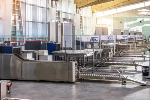 X-ray machine for screening passenger luggage with frame metal detector at th Fotos Stock