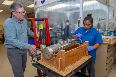 X-RAY MIRROR REPLICATION AND SHELL SEPARATION PROCESS: CHET SPEEGLE, JOHN ... Stock Photos