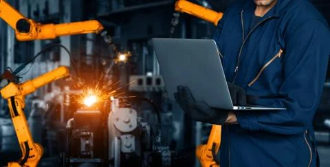 XAI Engineer use advanced robotic software to control industry robot arm in Stockfoto's