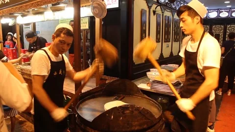 XI'AN, CHINA - AUGUST 2, 2018: Candy makers in the Muslim Quarter of Xi'an Stock Footage 156974703