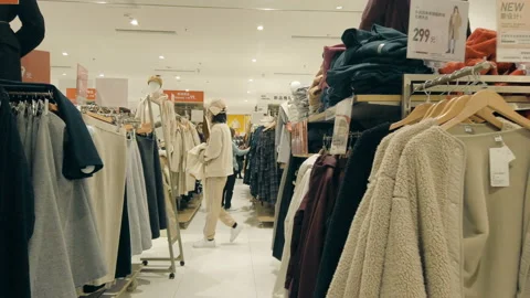 XI'AN, CHINA - DEC 30, 2019: Scene in the mall,China Stock Footage 213719554