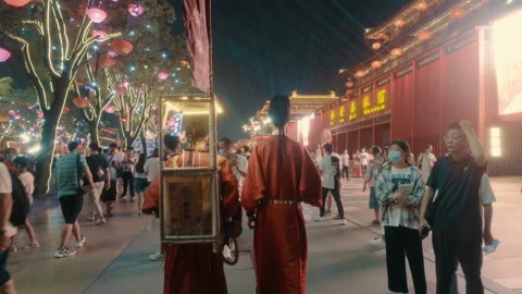XI'AN, CHINA - MARCH 25, 2019: People dressing up ancient Chinese characters in Stockbeeldmateriaal 144080036